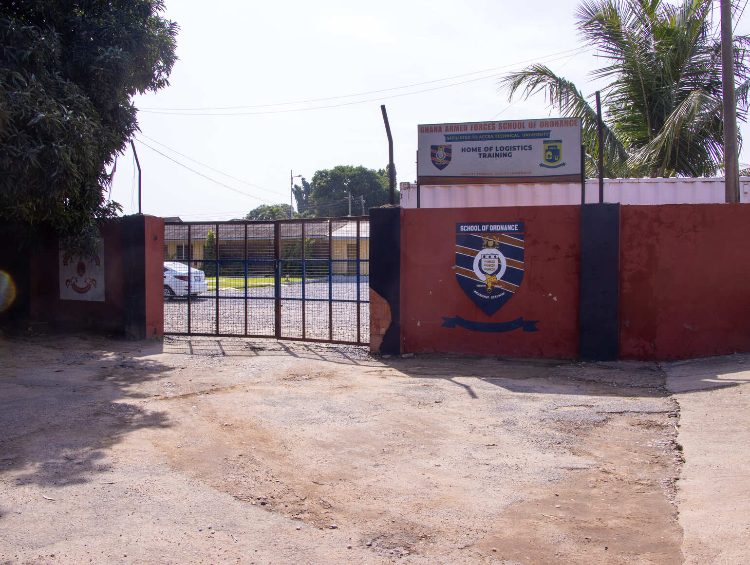 Entrance gate
